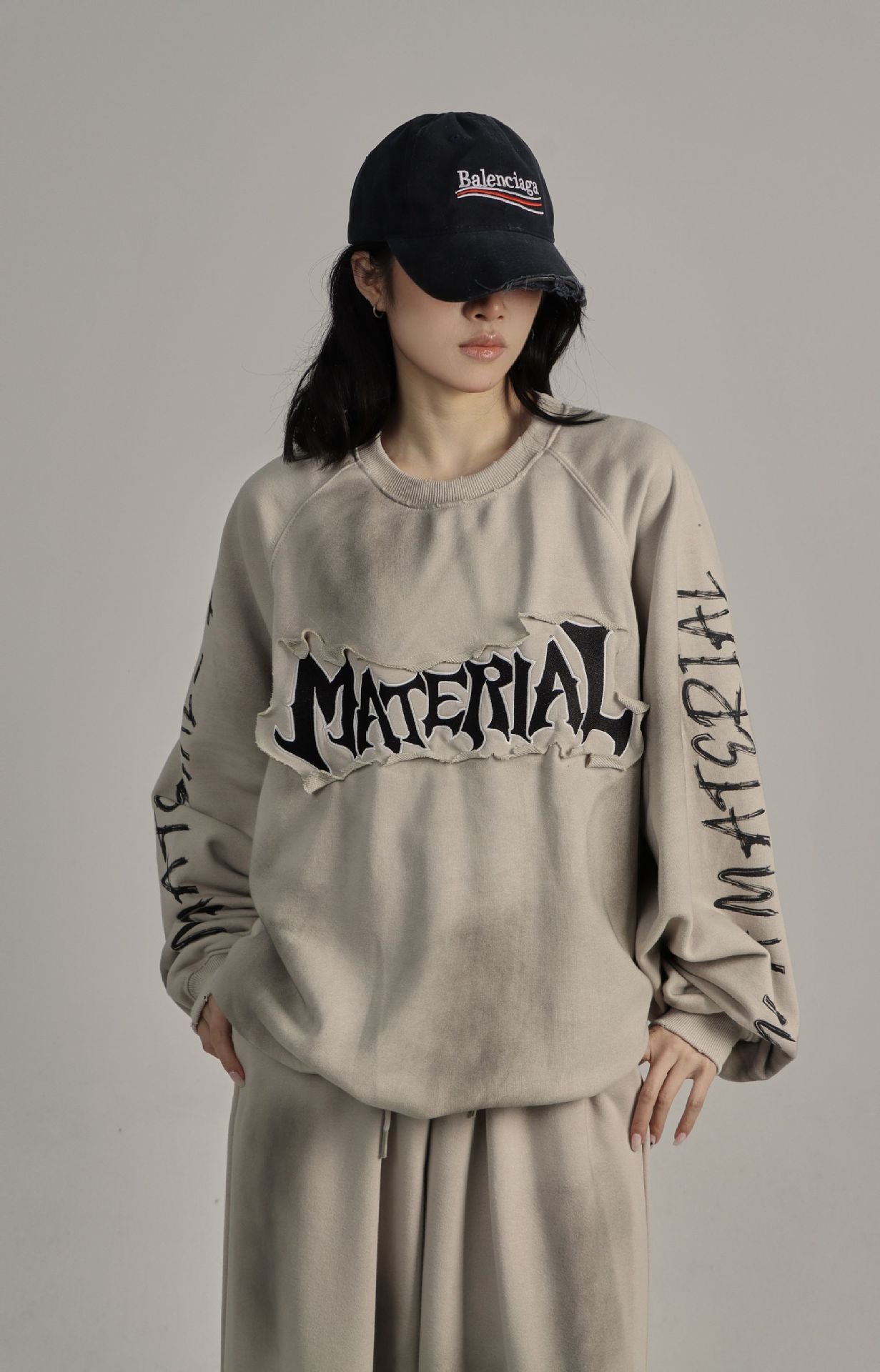 MATERIAL WASHED & DISTRESSED SWEATER
