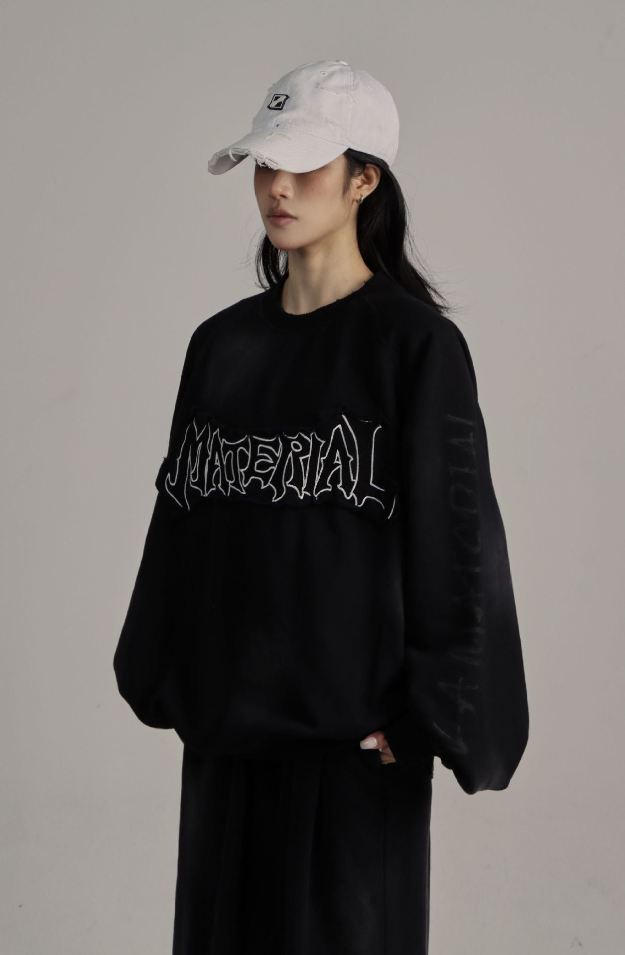 MATERIAL WASHED & DISTRESSED SWEATER
